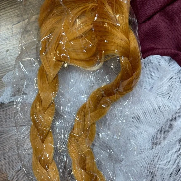 Boho Porch Goose Outfit & Wig - Picture 3 of 4